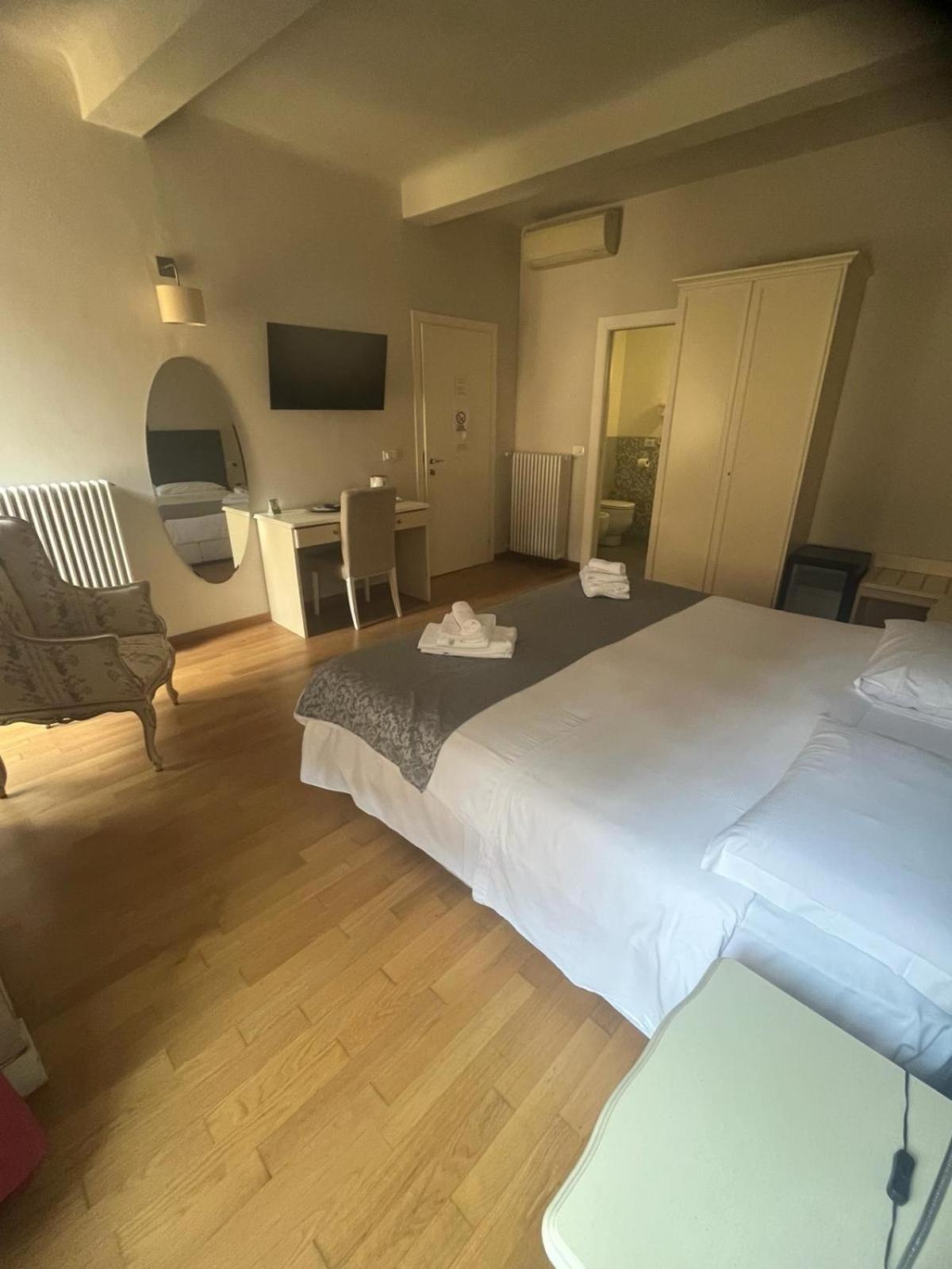 Honey Rooms Ferrara Esterno foto