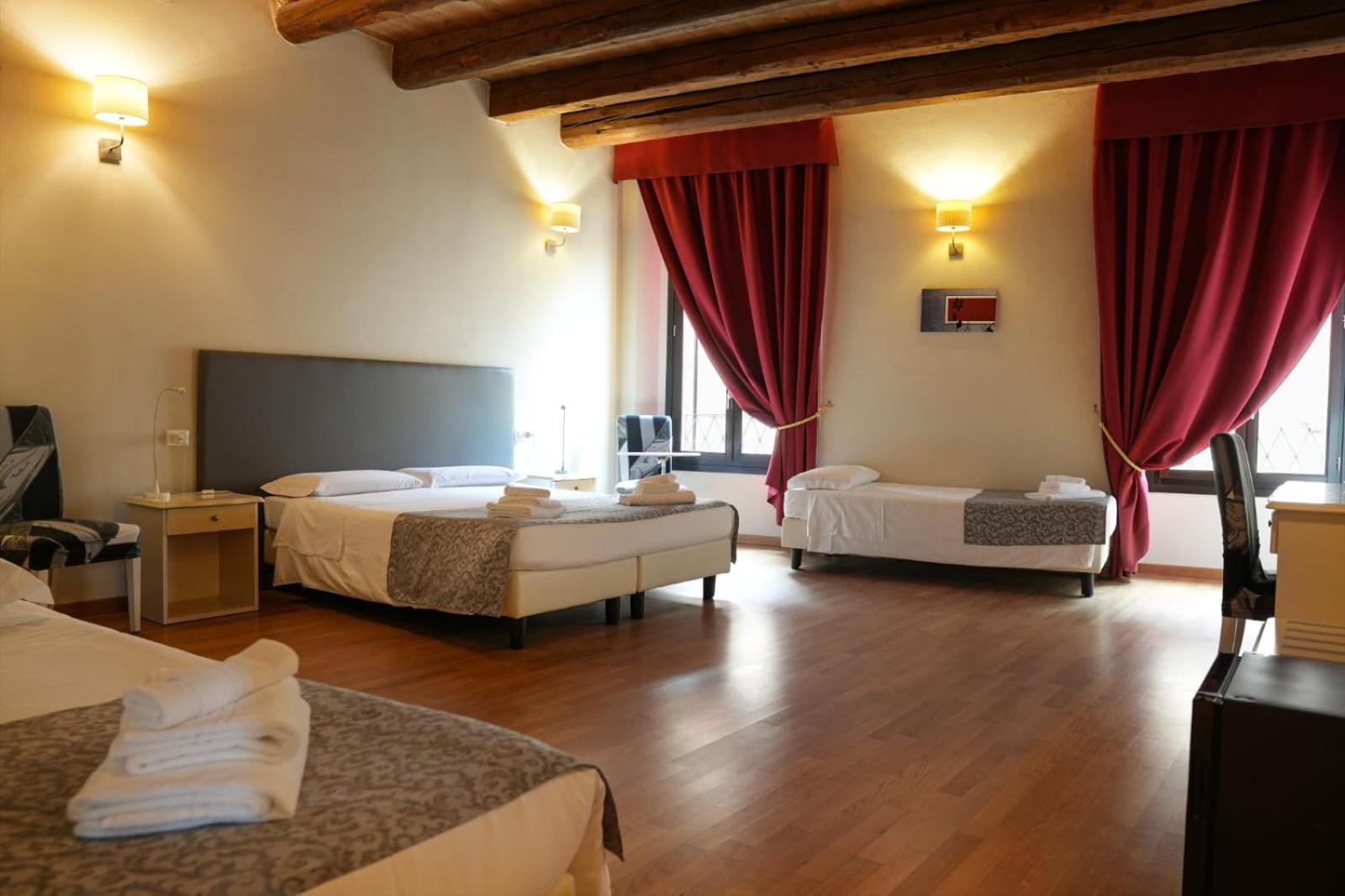 Honey Rooms Ferrara Esterno foto