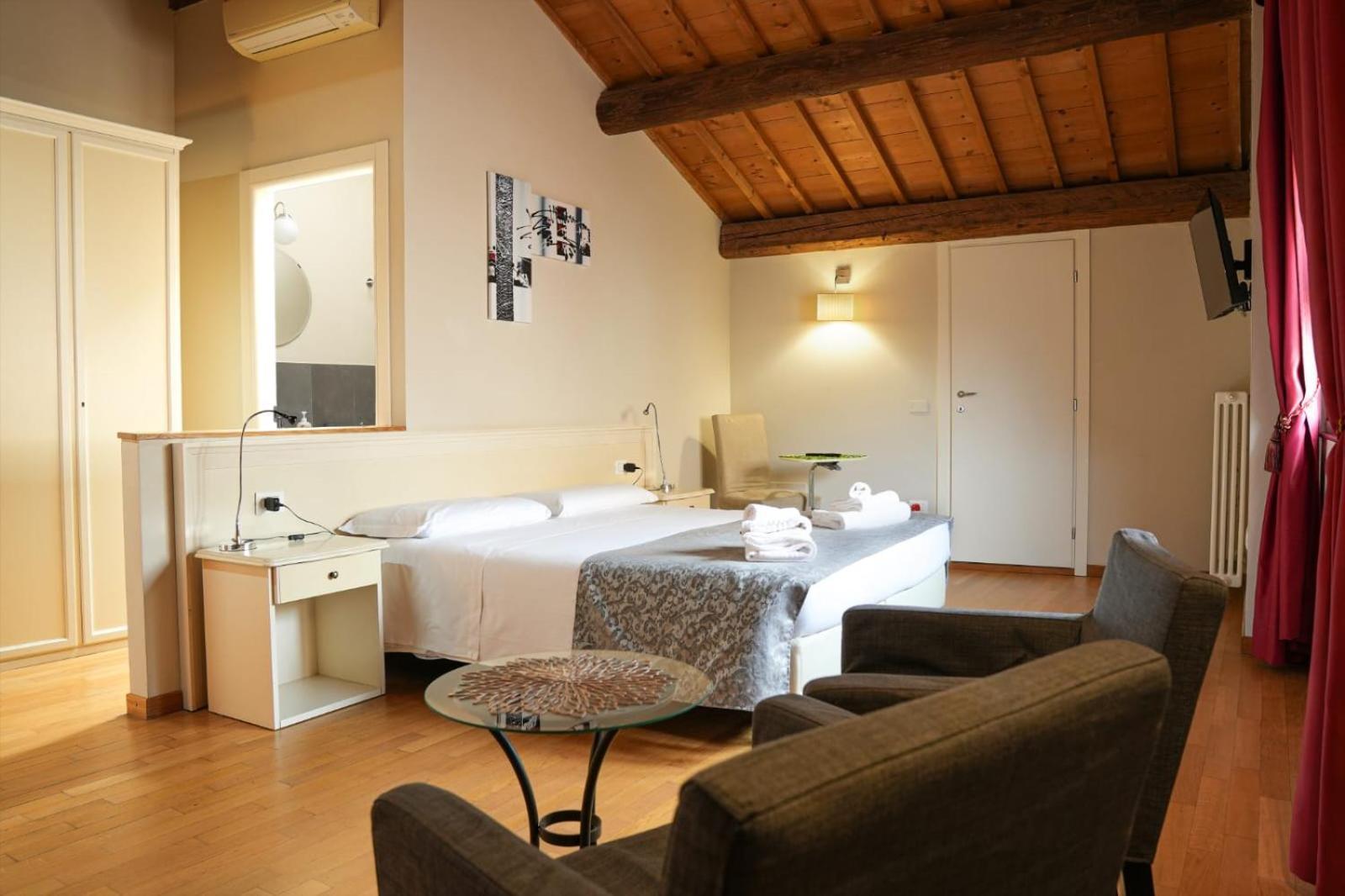 Honey Rooms Ferrara Esterno foto