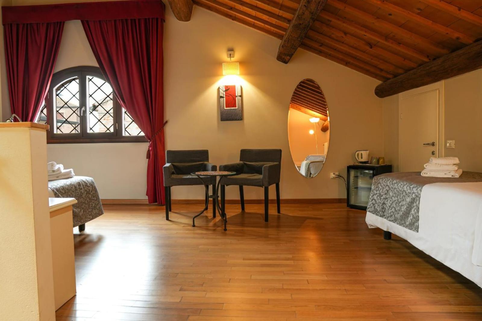 Honey Rooms Ferrara Esterno foto
