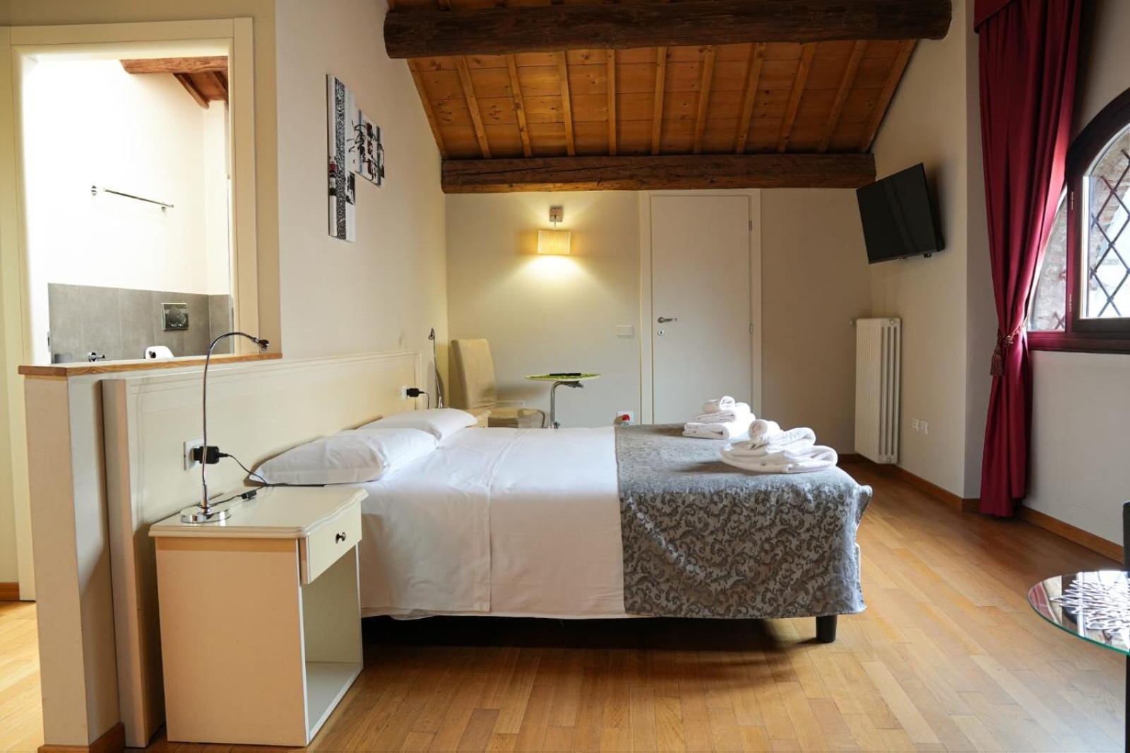 Honey Rooms Ferrara Esterno foto