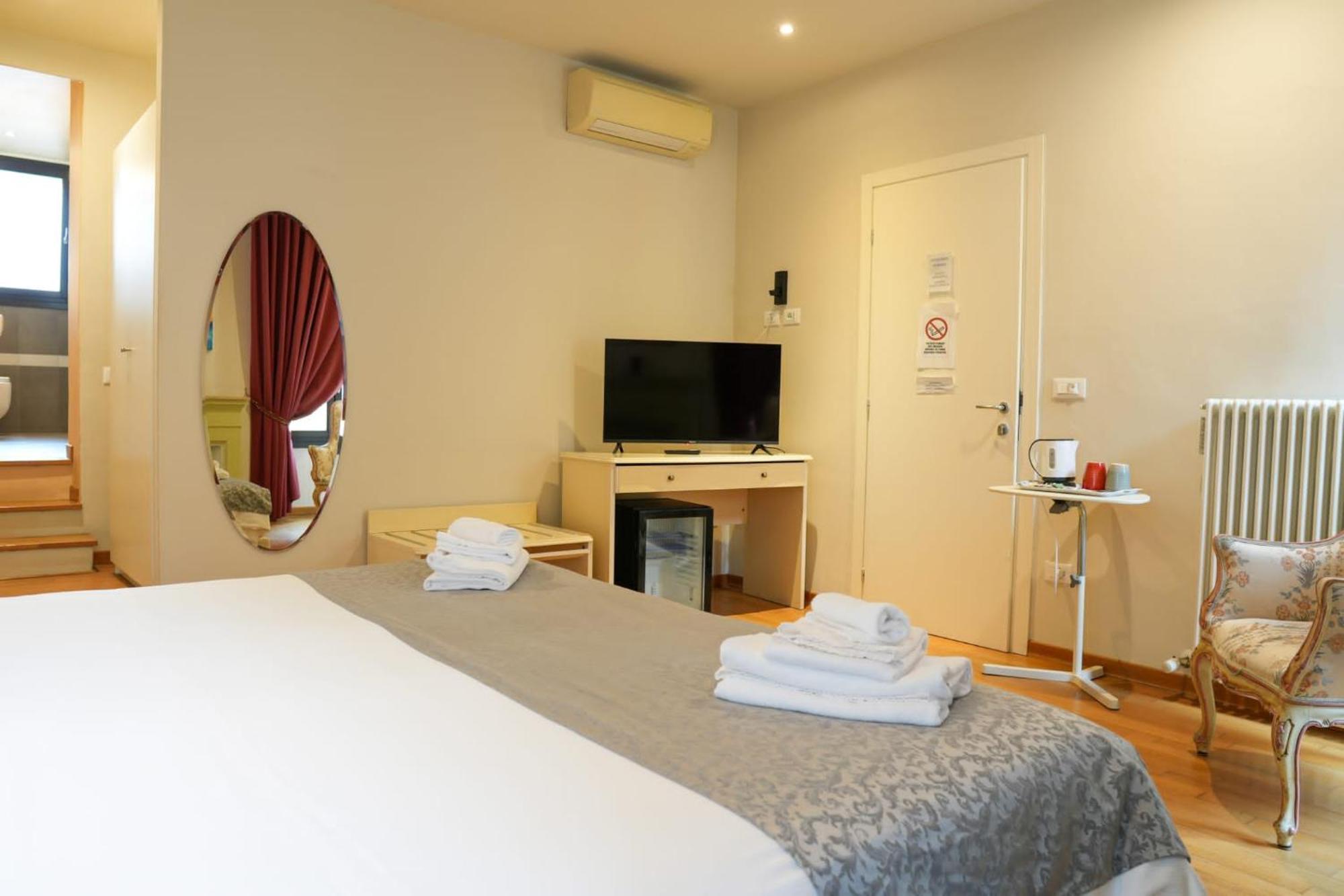 Honey Rooms Ferrara Esterno foto