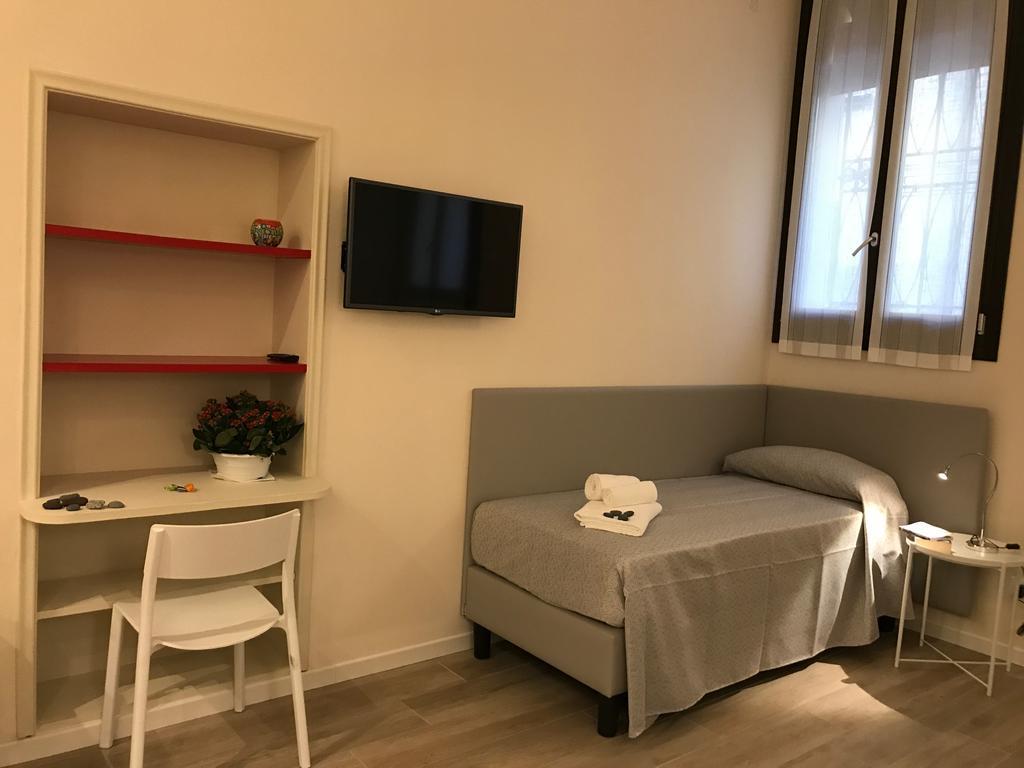 Honey Rooms Ferrara Esterno foto